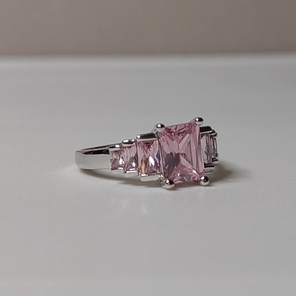 Very Pretty Pink And Silver Tone Ring Size 8.75 - Picture 1 of 10